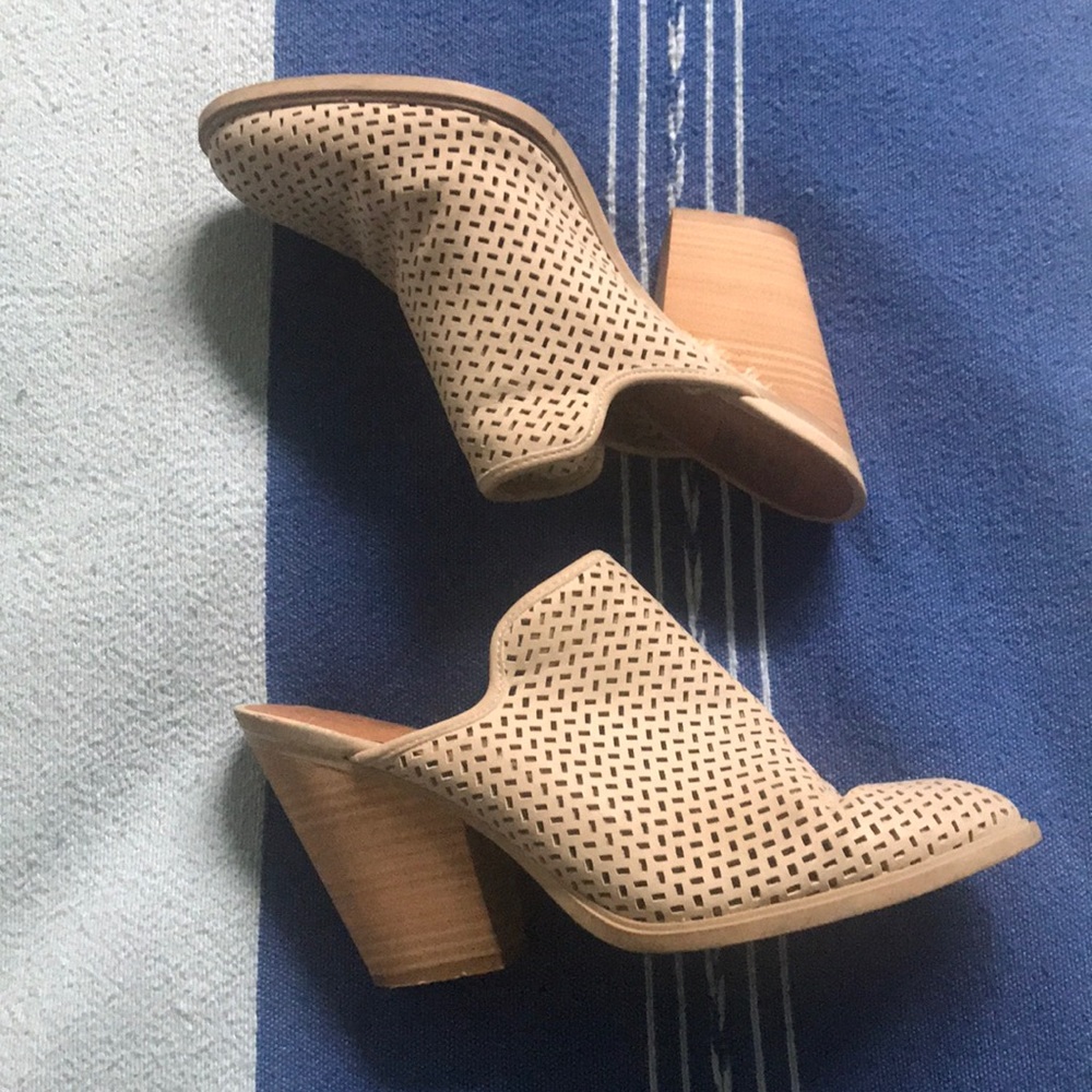 Dolce Vita size 8 slip-on mules in nude